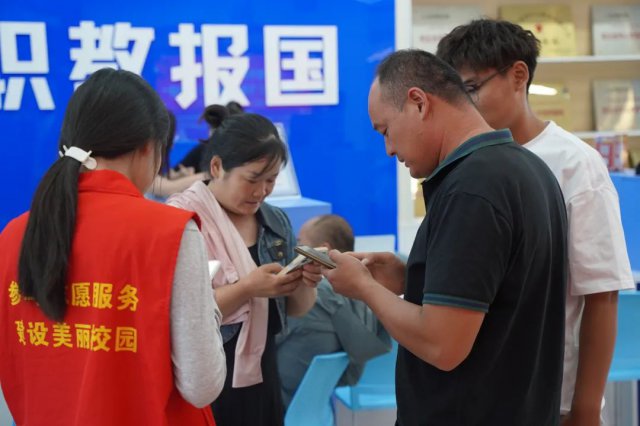 火火火||快来围观山东万通2024年夏秋季第一批新生集中报到日火热现场！